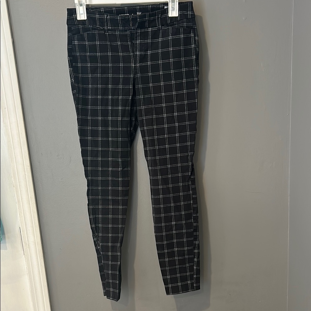 Old Navy Black and White Pixie Pants